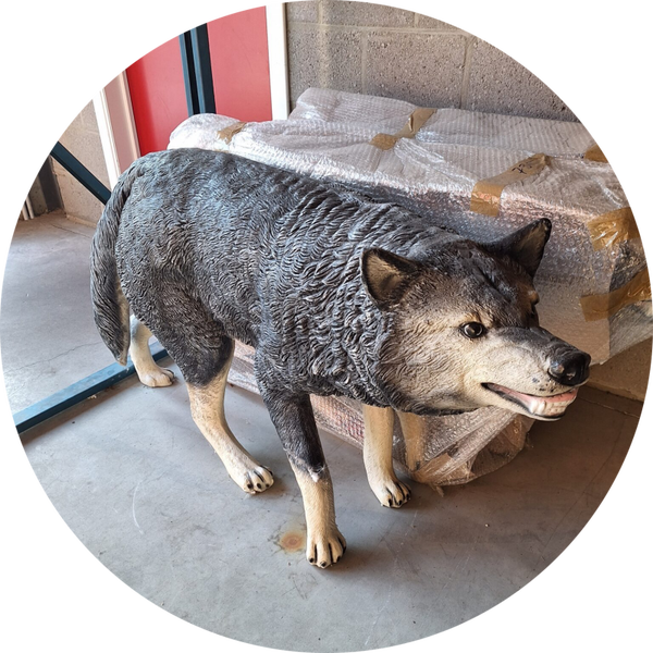 wolf hond  staand polyester résine 126 x 165 cm