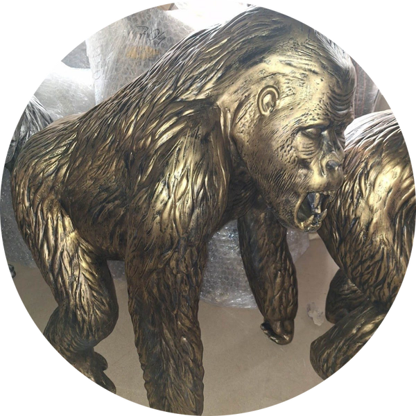 Agressieve Gorilla aap lopend open muil antiek brons 130 cm