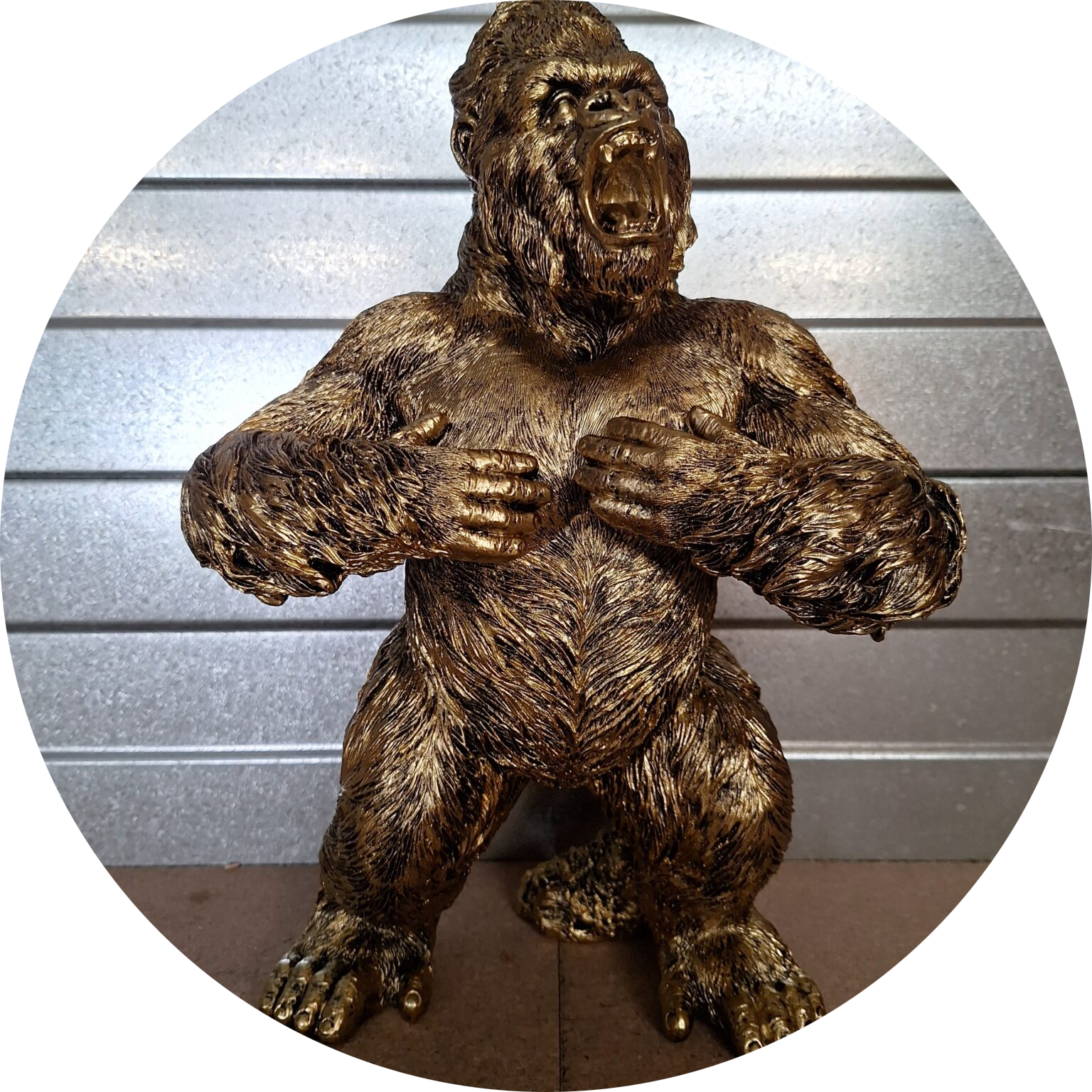 agressive aap met handen aan borst 27 x  17 x  38 cm verp 6