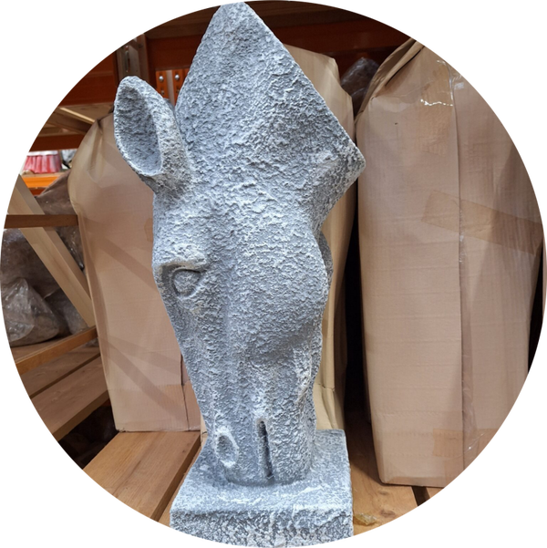 Paardekop bloempot  op sokkel 75 cm