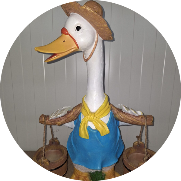 Gans met hoed 2 plantendrager 62 CM