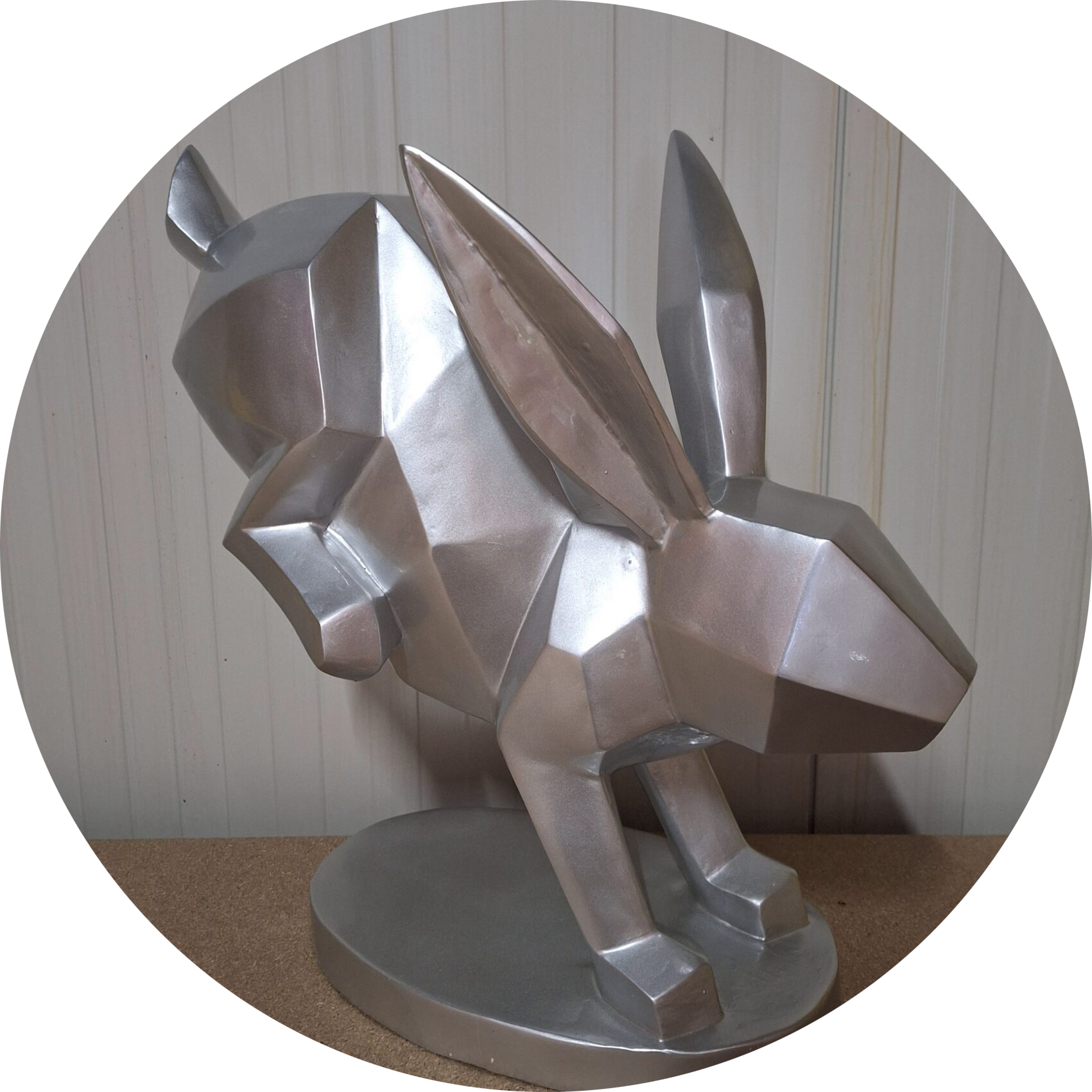 Stampend konijn origami op sokkel  70 CM