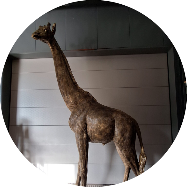 Giraffe XXL staand laminaat antiek brons 428 x 225 cm
