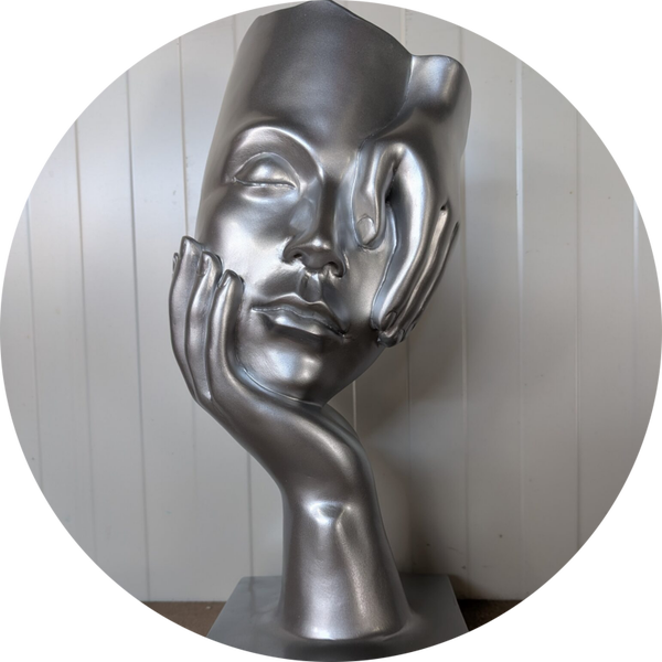 Masker slapende dame zilver 19 x 19 x 48 cm