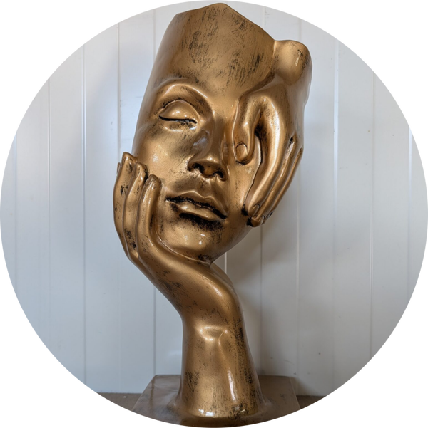 Masker slapende dame antiek goud 19 x 19 x 48 cm