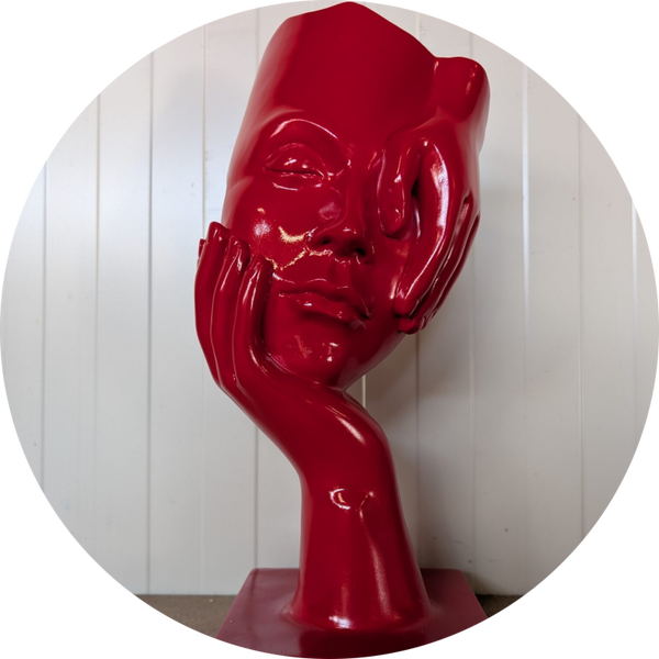 Masker slapende dame rood 19 x 19 x 48 cm
