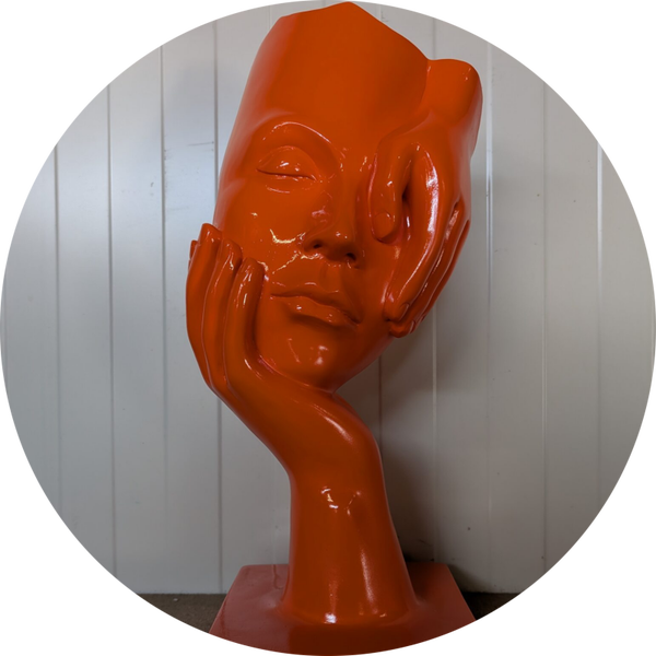 Masker slapende dame orange 19 x 19 x 48 cm