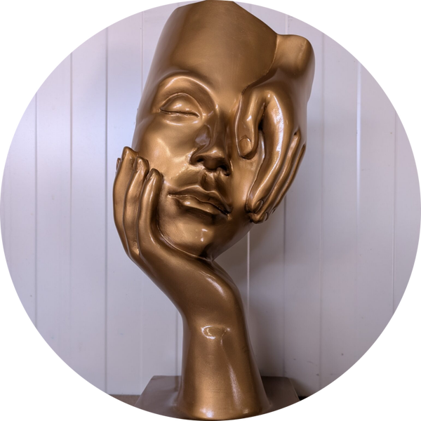 Masker slapende dame goud 19 x 19 x 48 cm