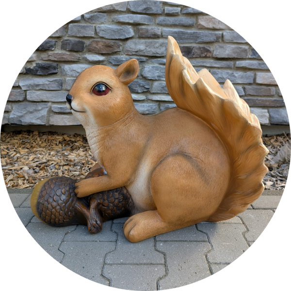 Eekhoorn lig met denappel 63 x 33 x 68 cm