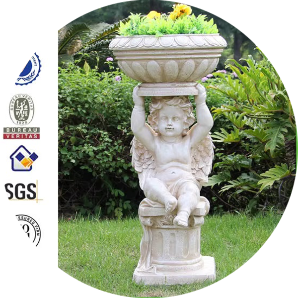 Engel zit op pilaar met planter 38 x 65 cm minimaal 200 stuks