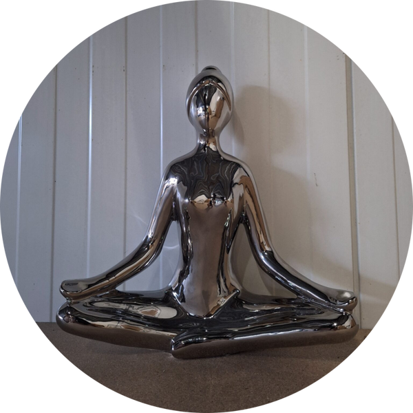 Yoga dame zit chroom goud of zilver verp 3