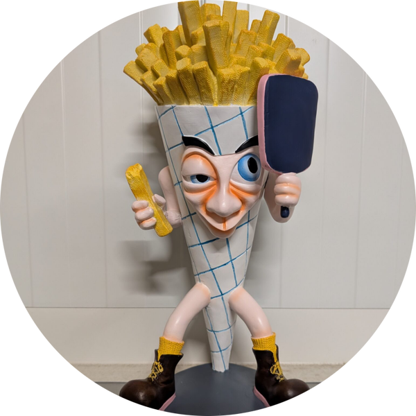 Frietzak op sokkel 21  x 19 x  45 cm