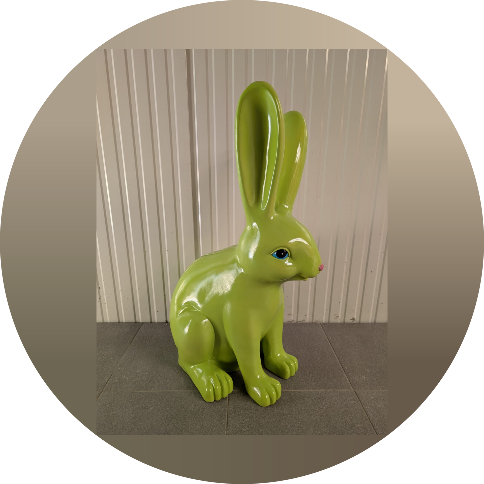 Konijn zit glad groen  44 x 32 x 61 cm