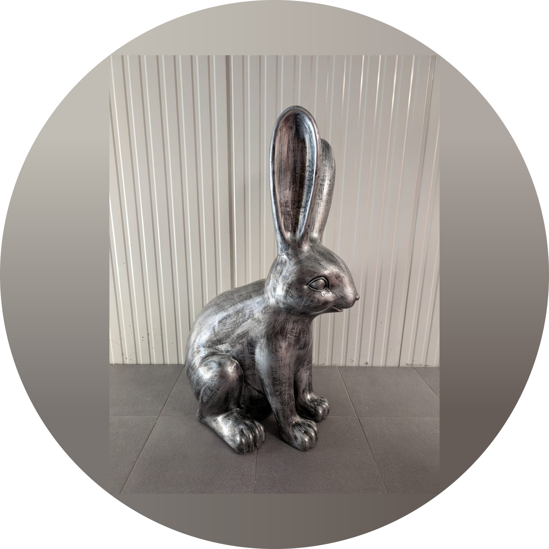 Konijn zit glad antiek zilver  44 x 32 x 61 cm