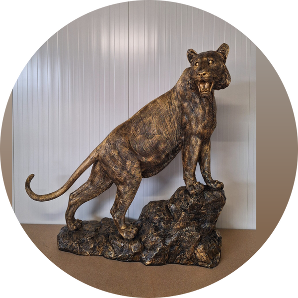 Tijger op rots antiek brons 162 x 62 x  140 cm