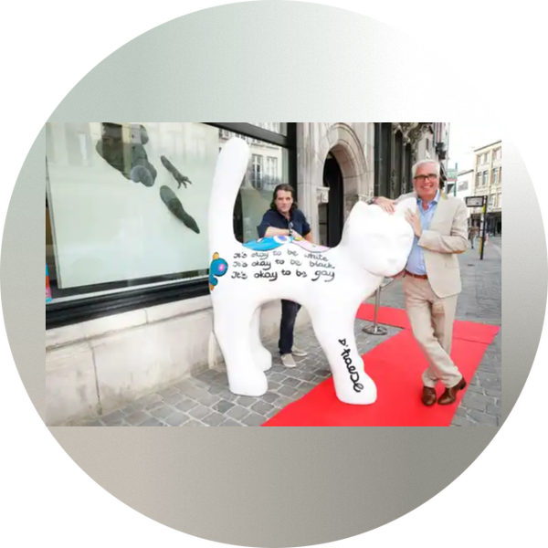 Parijse Kat xxl gebogen rug  wit polyester résine 200 cm