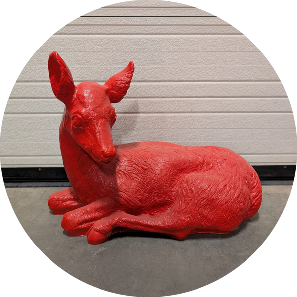 Hert ligend rood 70 cm