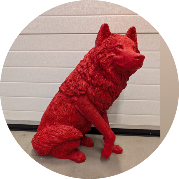 Wolfs hond rood zit met opgeheven poot polyester résine 70cm