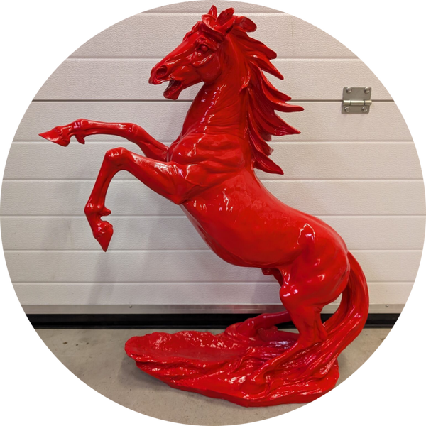 Paard rood stijgend met Ferrari logo 90cm