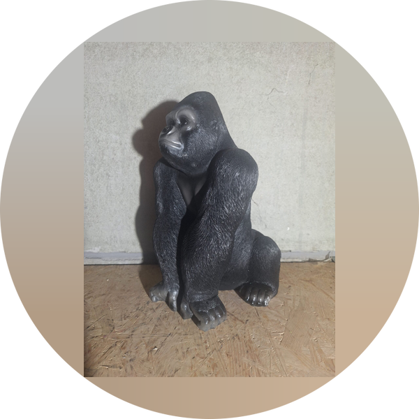 Stoere aap zit zwart  29 x 22 x 30 cm