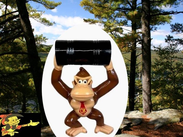 AAP Don King Kong gorilla met das en ton 100 cm