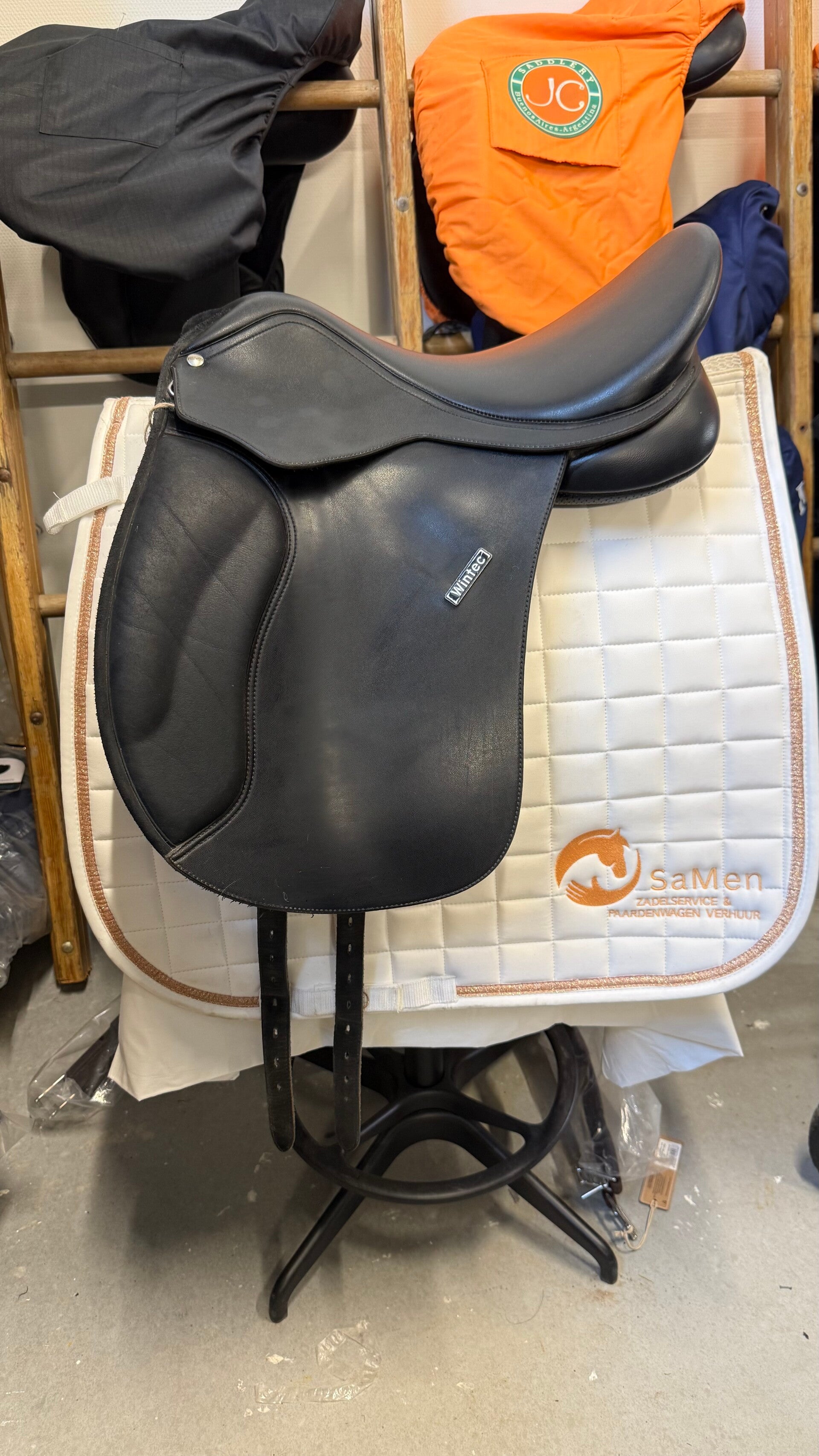 Wintec 500 WIDE Cair 17,5 inch All Purpose met lange singelstoten (dressuur richting veelzijdigheid)