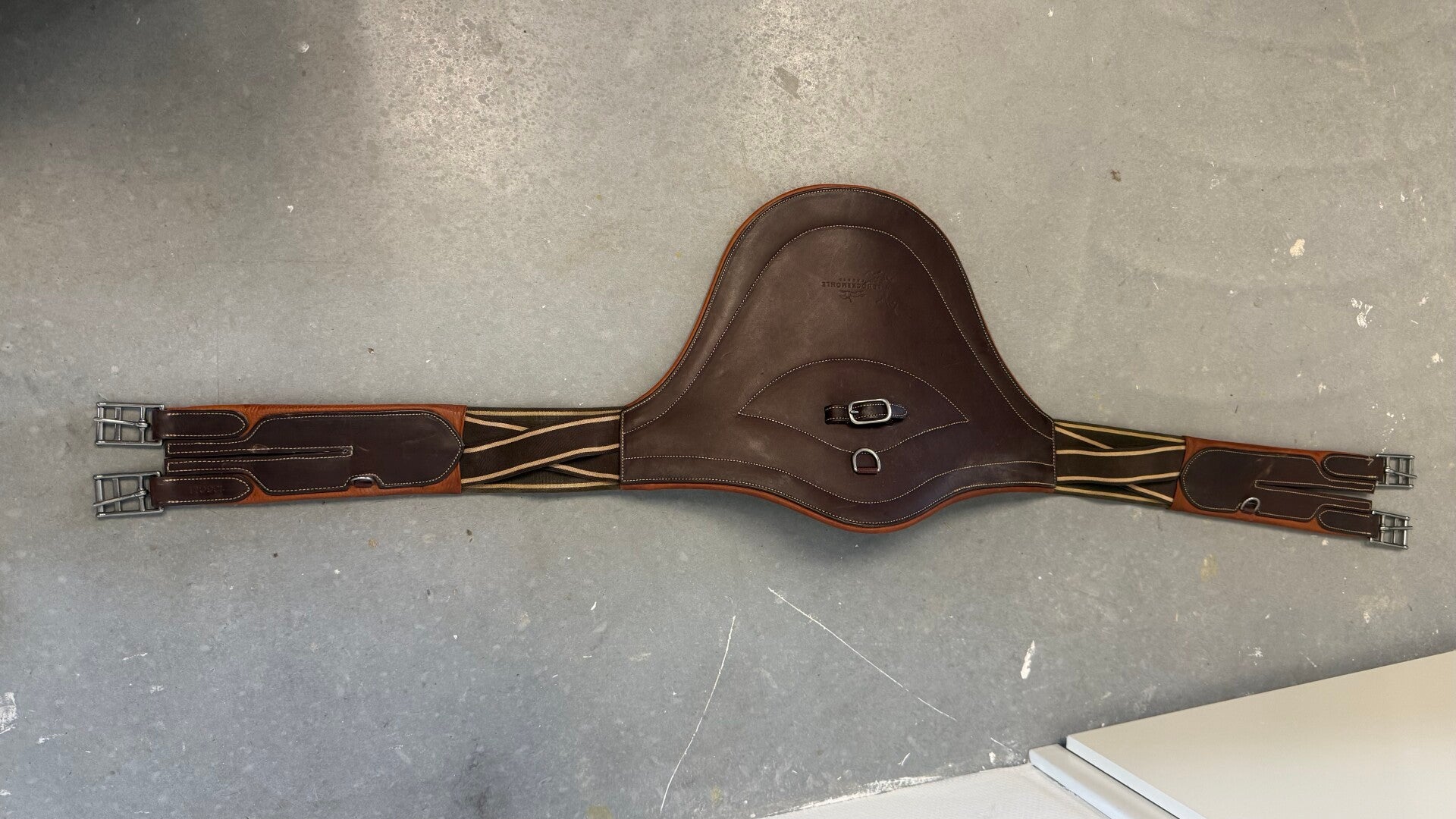 Singel Schockemöhle spring singel met buikflap 135 cm