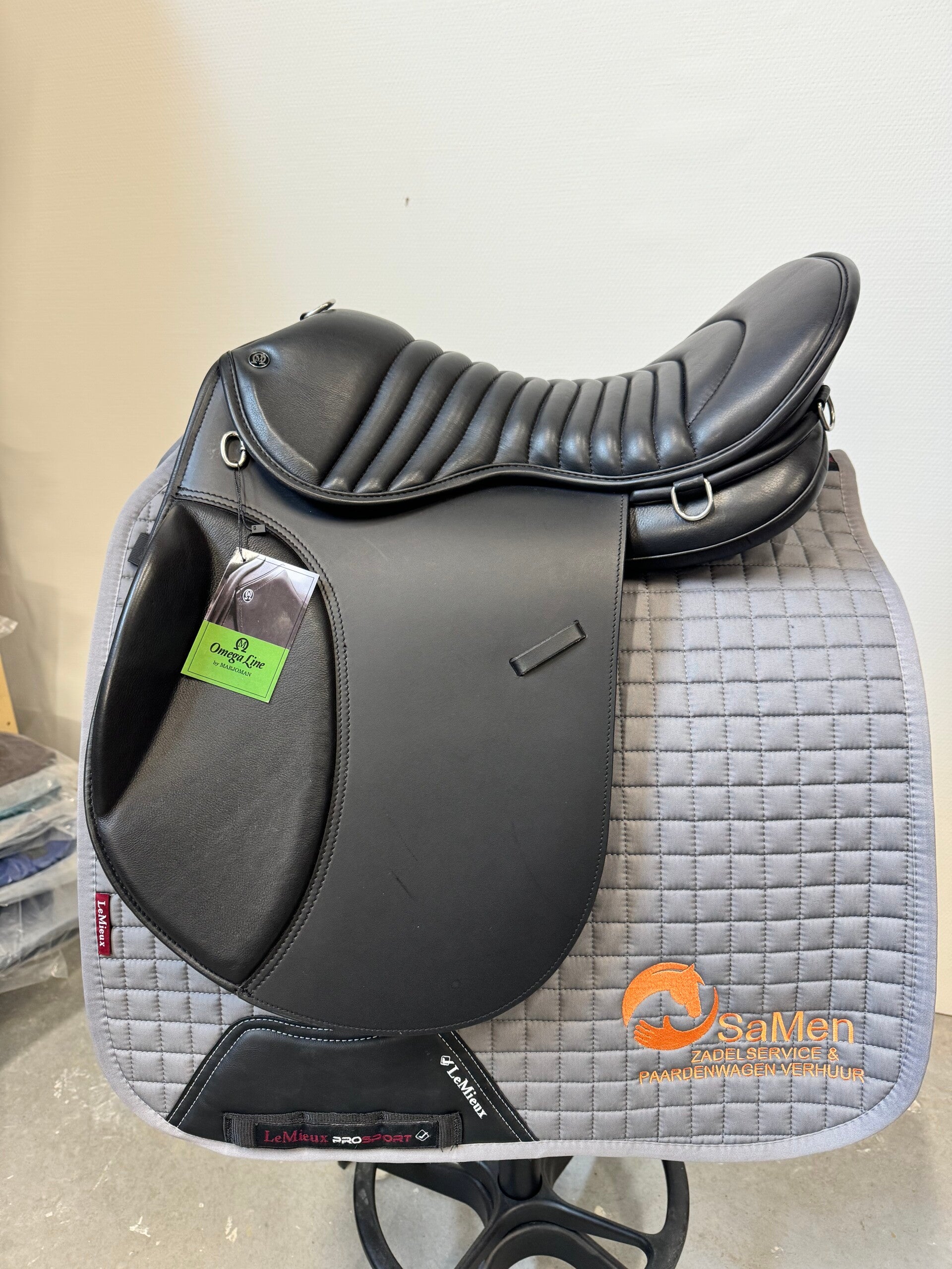 Marjoman Omega Line Deluxe Icelandic 18 inch zadel met een set verwisselbare kopijzers