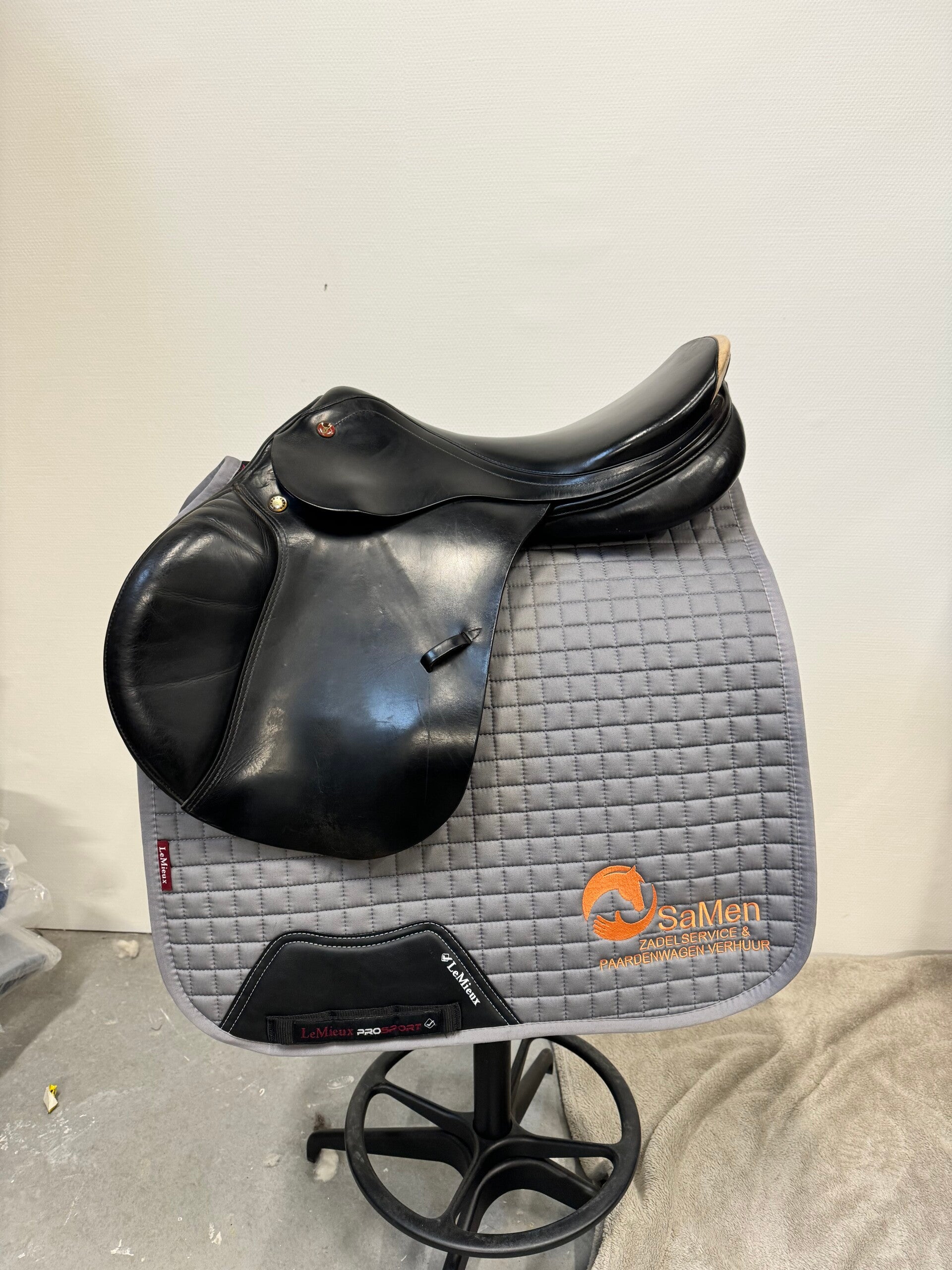 Prestige Sidney springzadel 18 inch boom 32