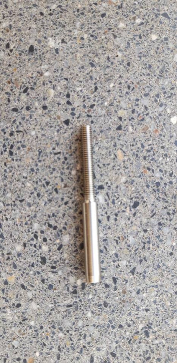 DRAADTERMINAL DESIGN RECHTS METRISCHE DRAAD