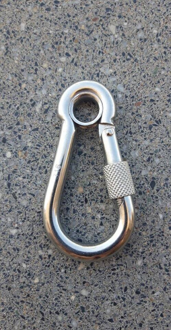 KARABIJNHAAK MET KOUS EN SCHROEFDRAAD RVS