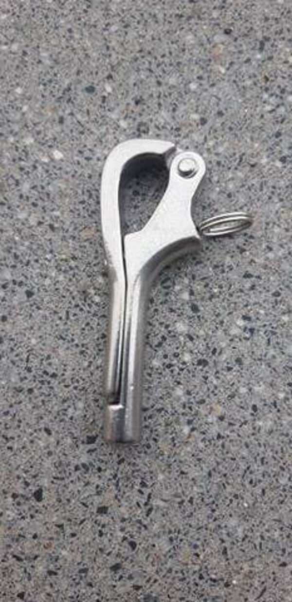 PELIKAANHAAK VOOR DRAADTERMINAL