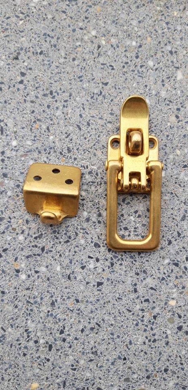 ANTI-RAMMEL SLUITING HOEK