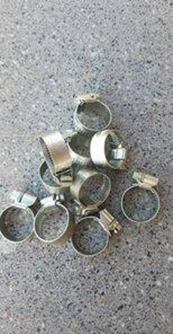 SLANGKLEM VERZINKT 17 - 26 MM / 100 STUKS