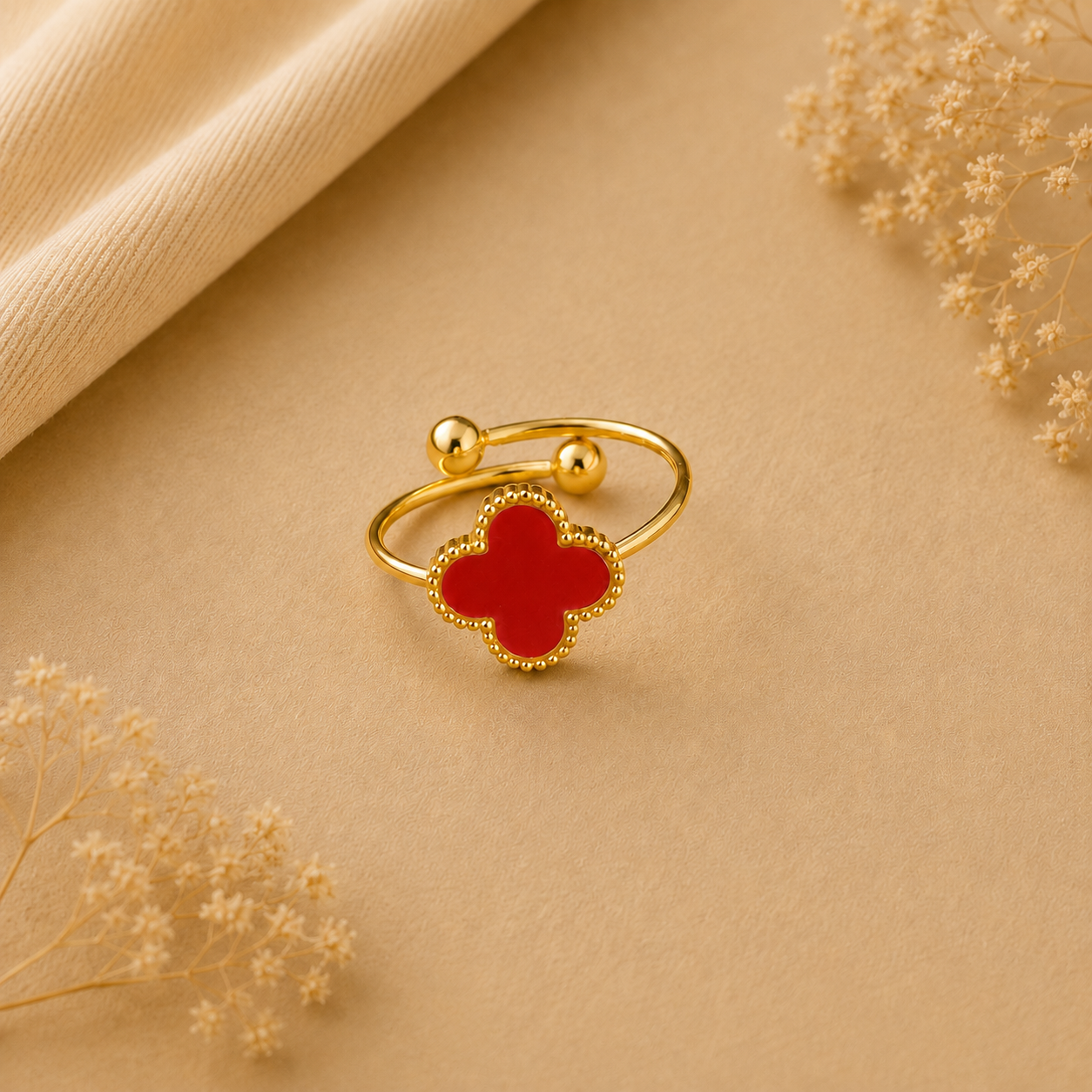 Clover ring rood