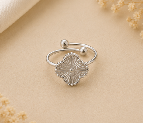 Clover ring