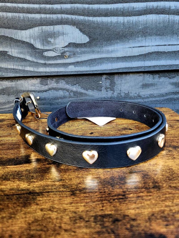 Zwarte Nep Leer Riem met Goud Gesp en Hartjes – 95 cm – Stijlvol & Speels