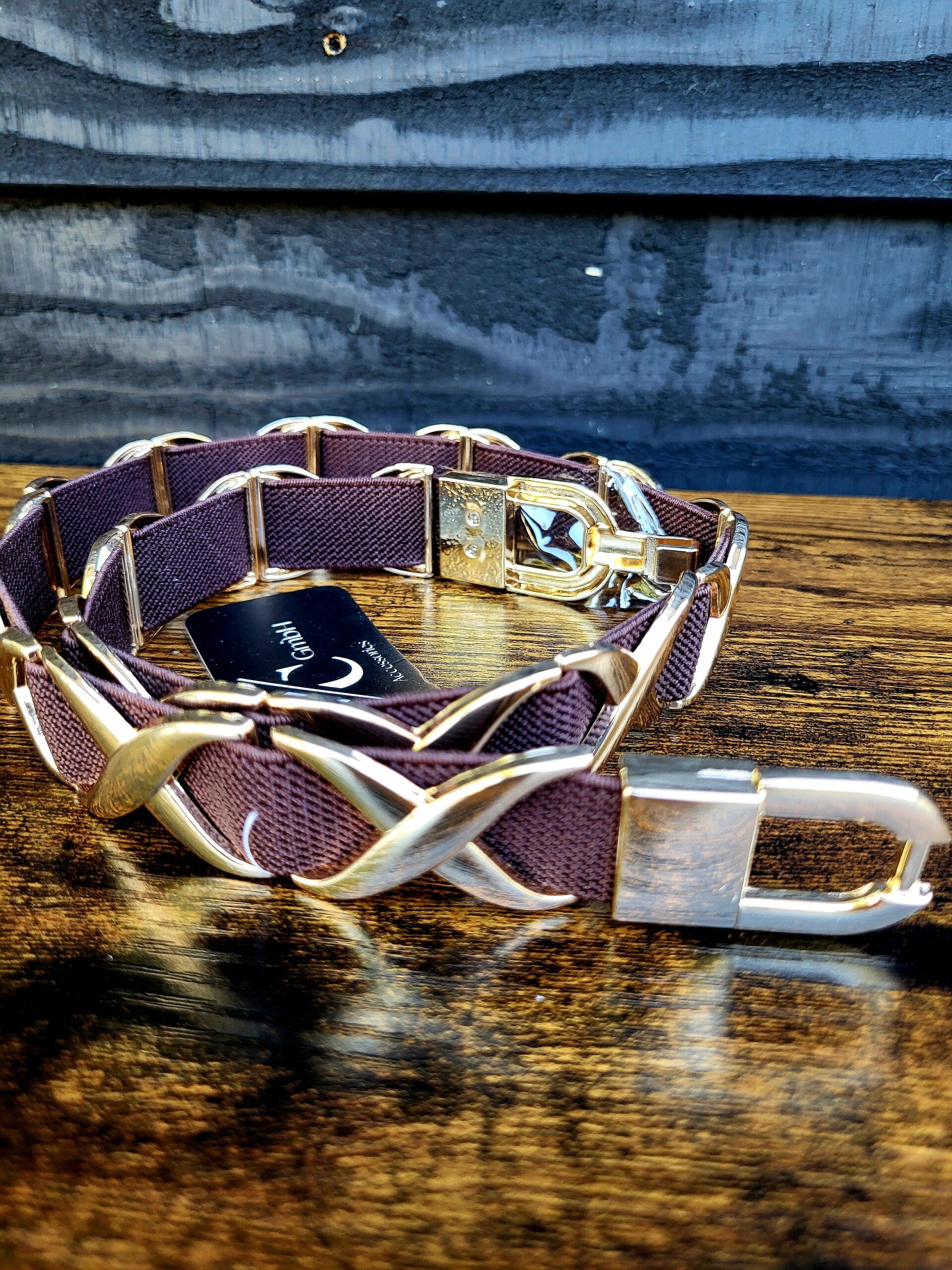 Elastische Riem Dames – 72 cm – Goudkleurige Gesp – Riem met Kruisjes Strikjes – Stretch Taille Riem – Fashion Accessoire – Perfect bij Jurk – Elegant & Comfortabel bruin