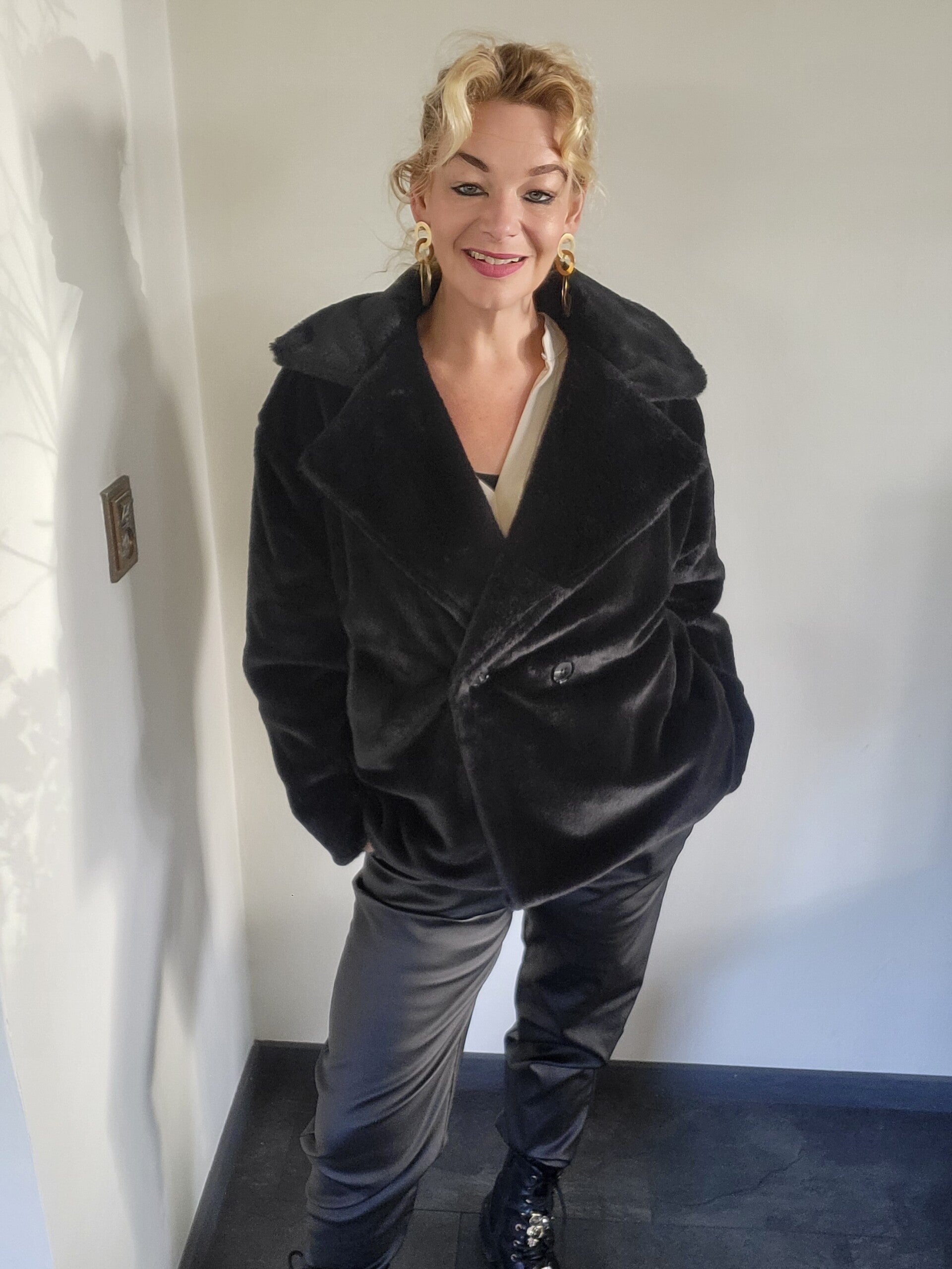 Stijlvolle Fur Bont Jas – Kort & Comfortabel zwart