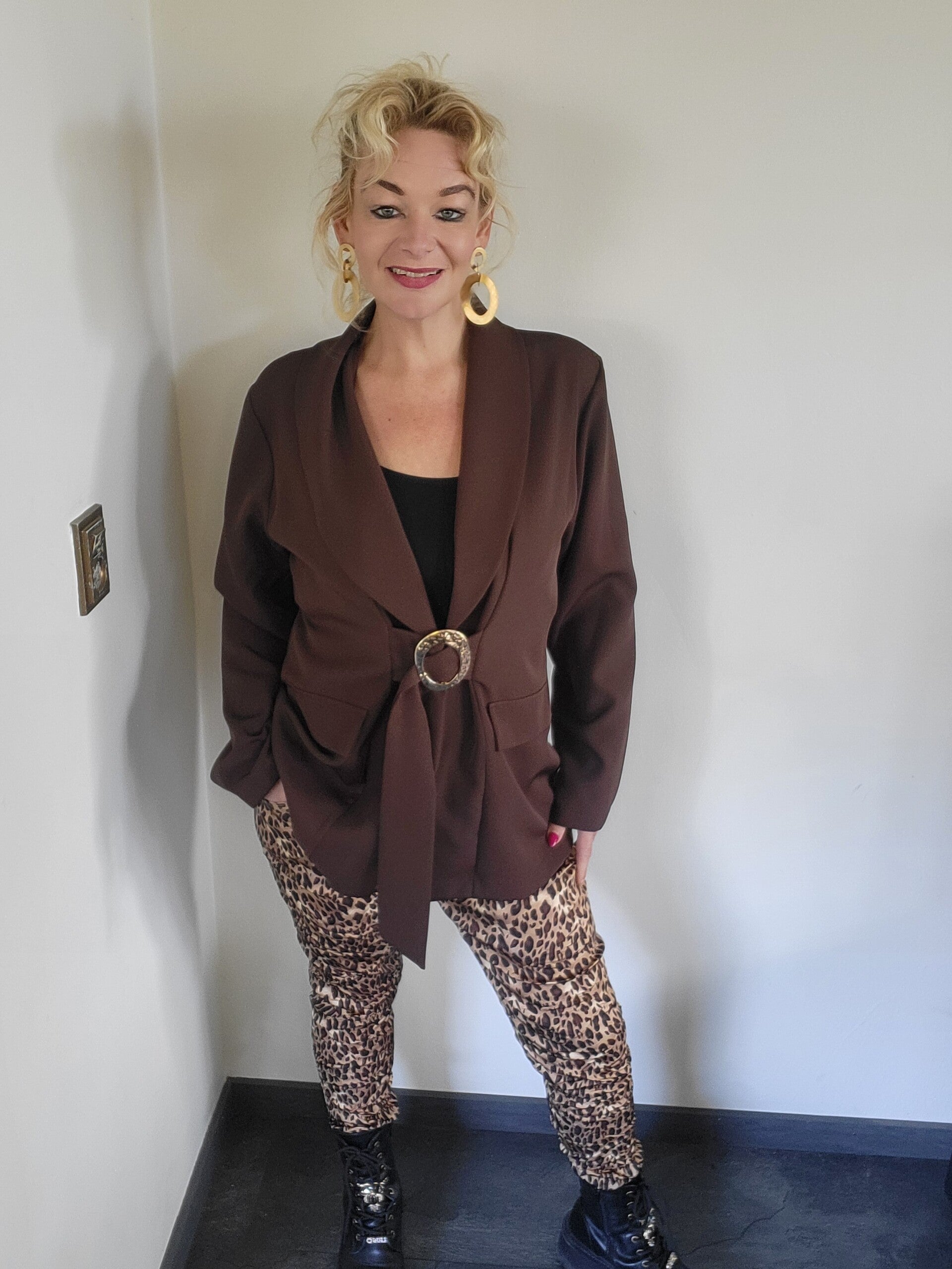 Elegante Blazer met Unieke Gespsluiting – Stijlvol & Comfortabel tot Maat 44 bruin