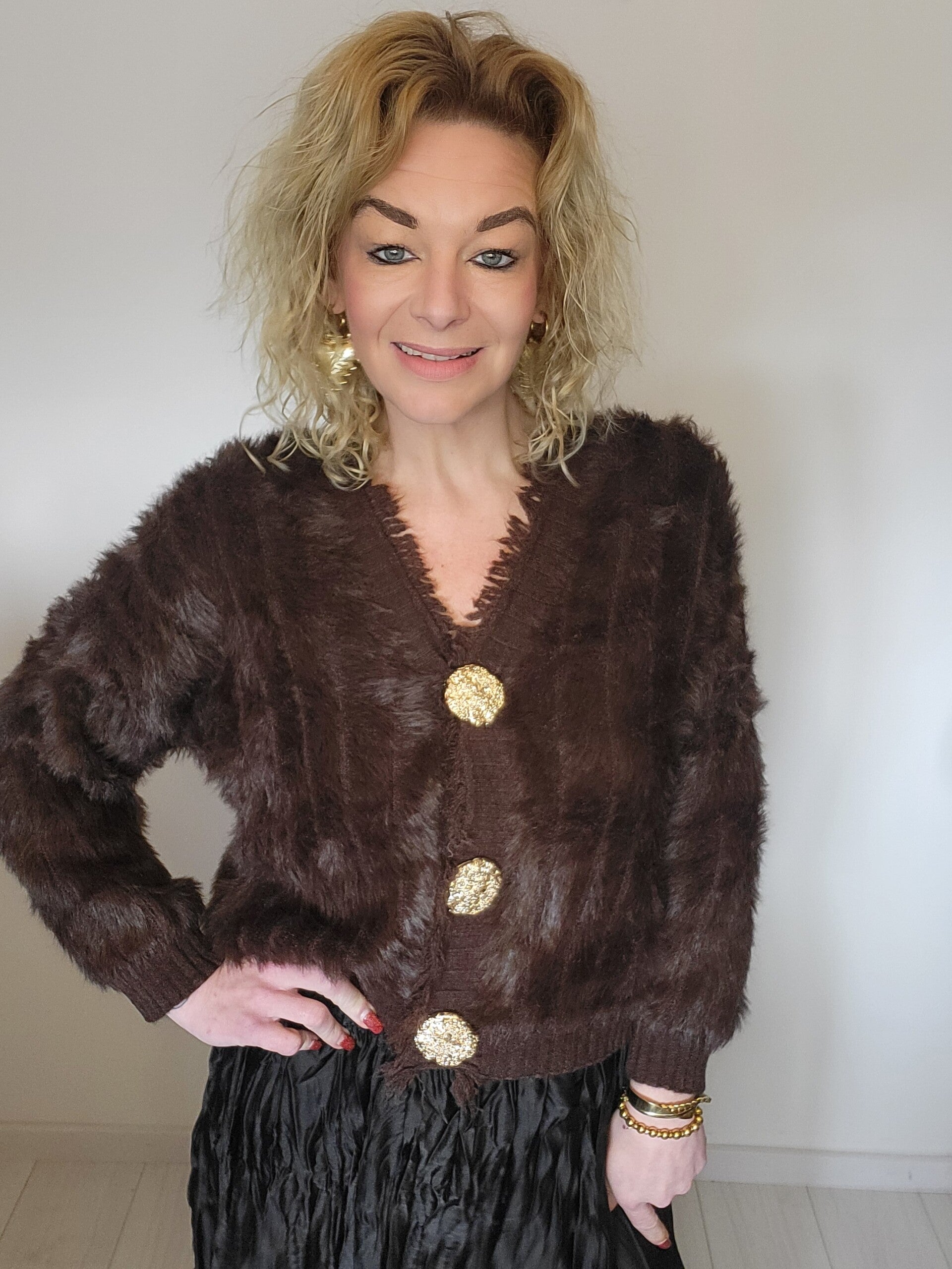 Fluffy vest bruin met gouden knopen