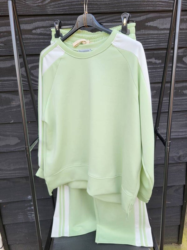 Comfyset groen met witte bies