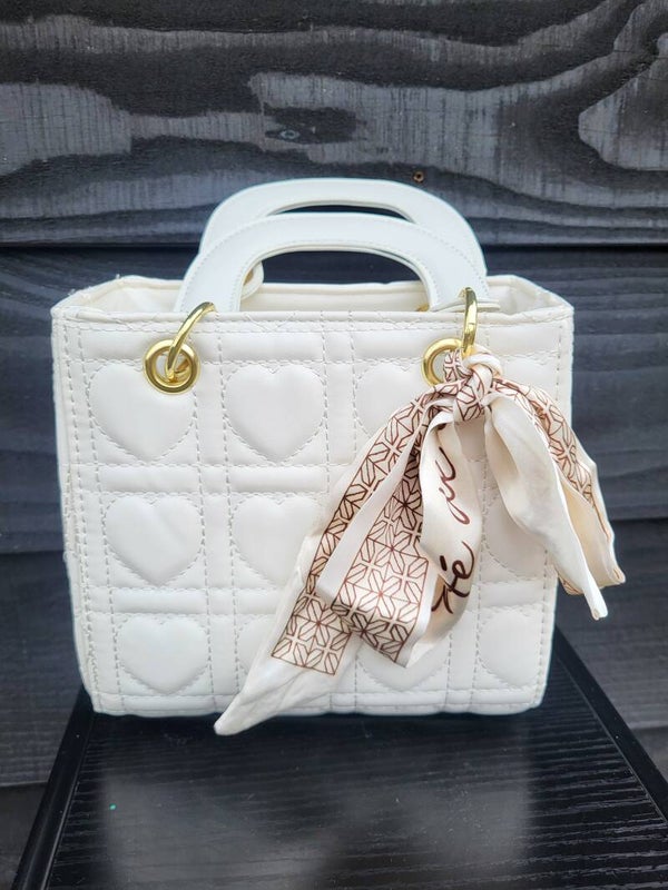 Tas hartjes wit met sjaaltje