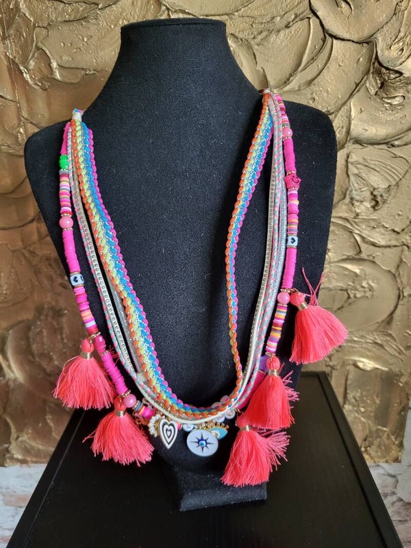 Statement ketting met bedeltjes & kraaltjes boho