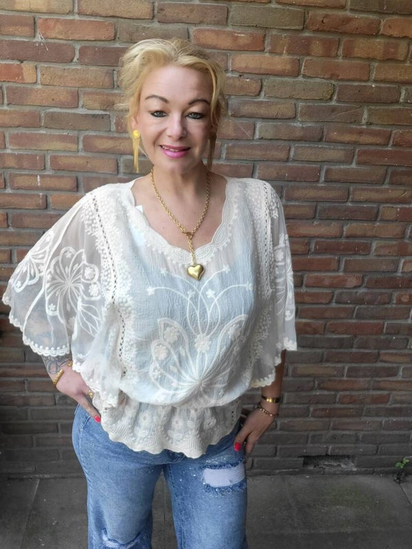 Broderie Shirtje met Mouwtje creme