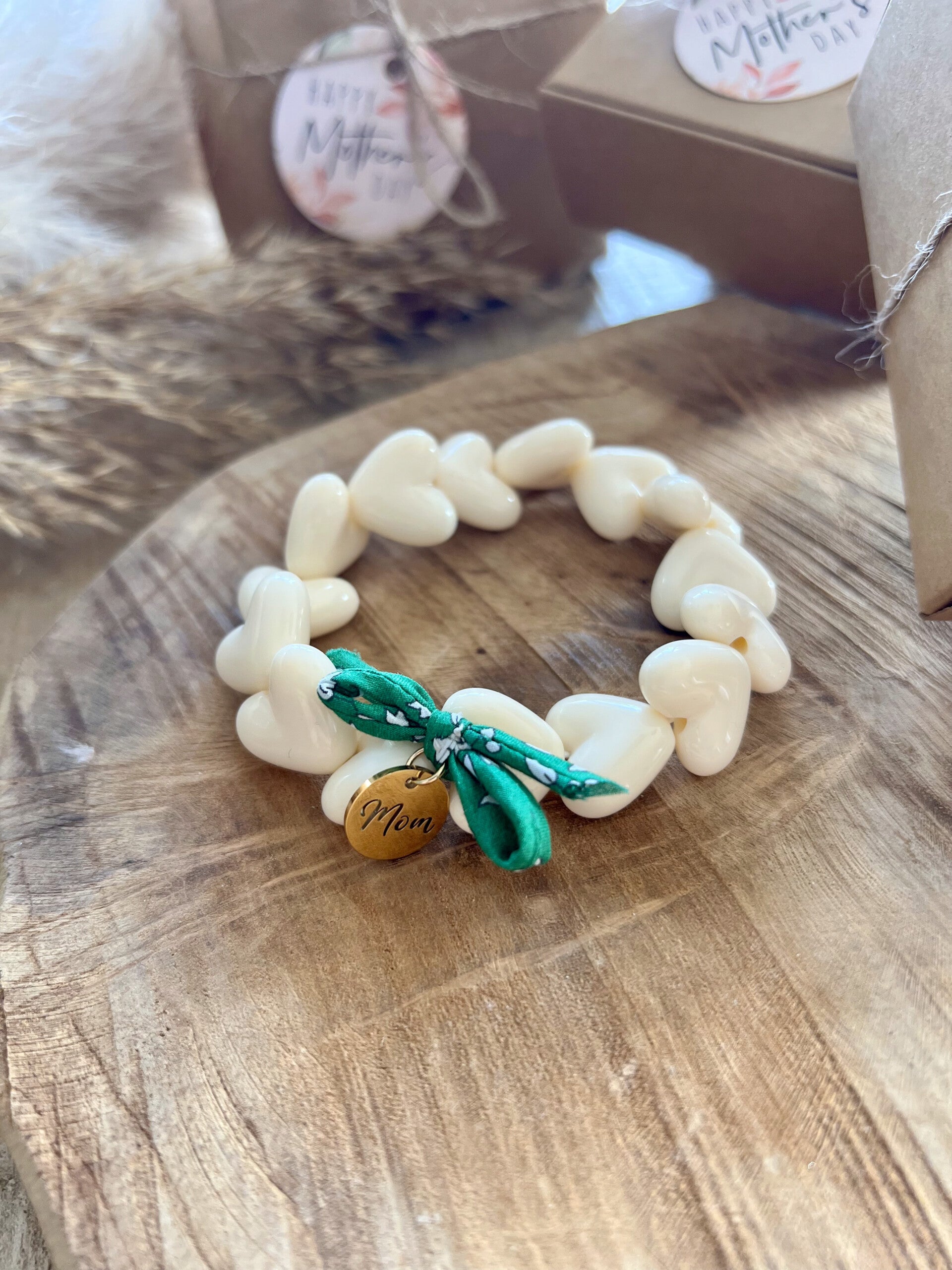Bracelet coeur "Mom" écru