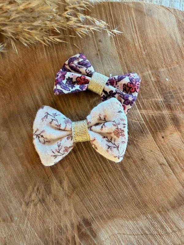 2 mini barrettes