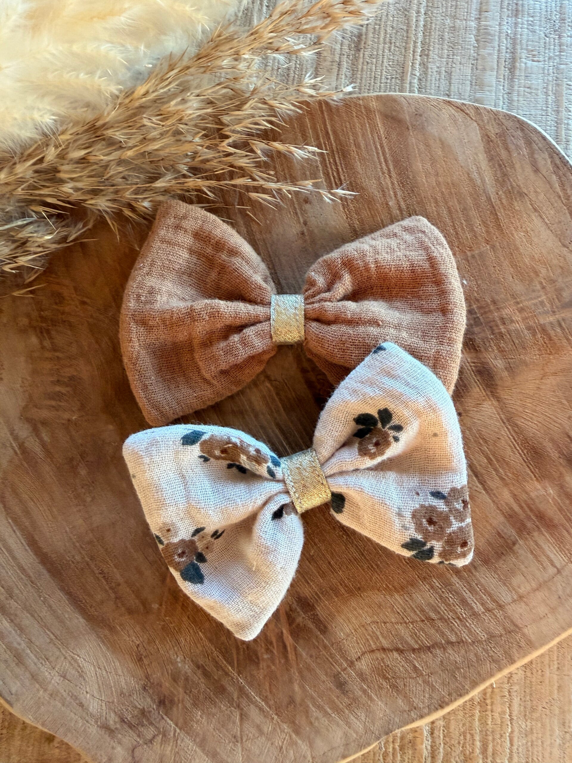2 Barrettes