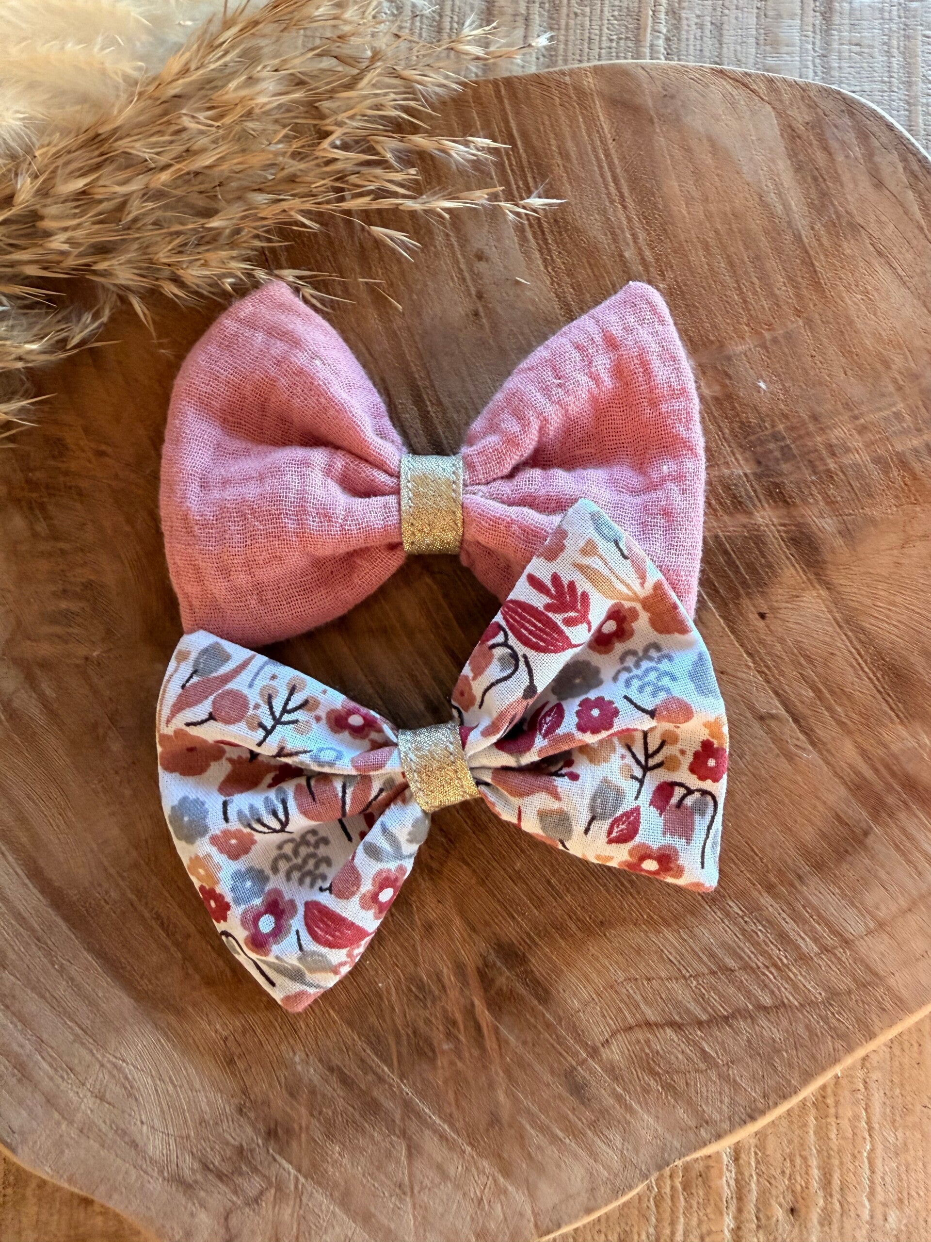 2 Barrettes