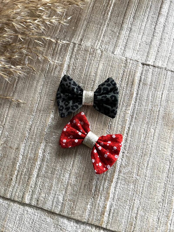 2 mini barrettes